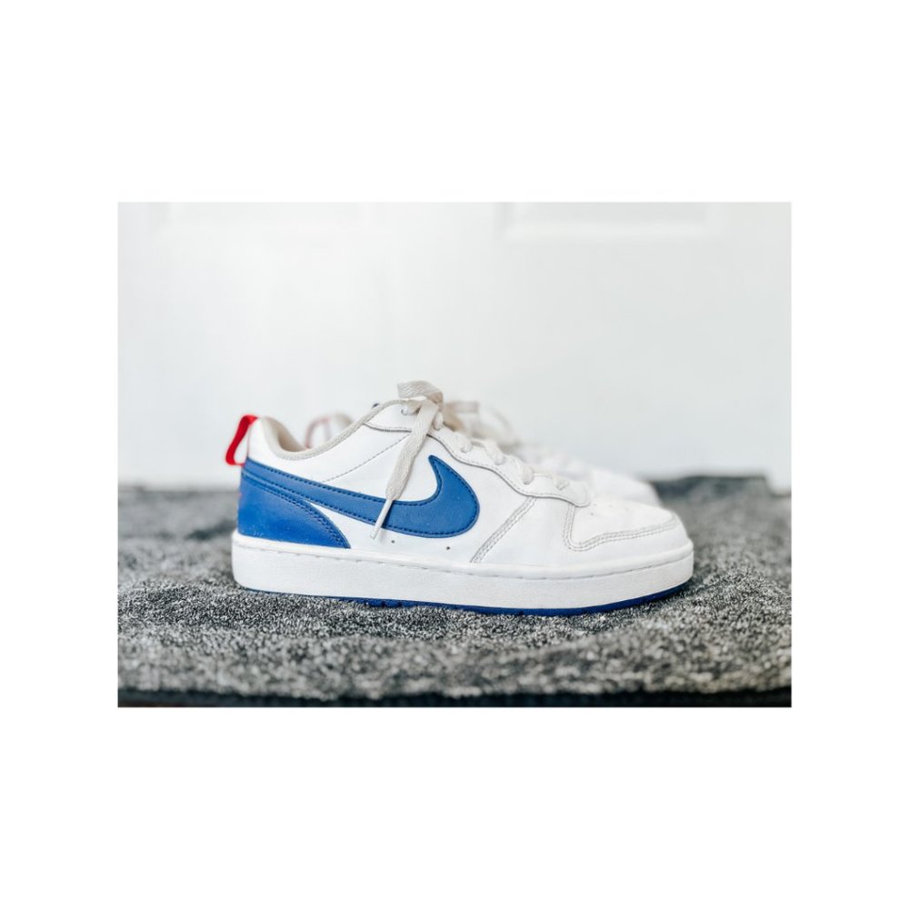 Children's NIKE Kid's Court Borough Low 2 Sneaker in White/Deep Royal size 6.5
